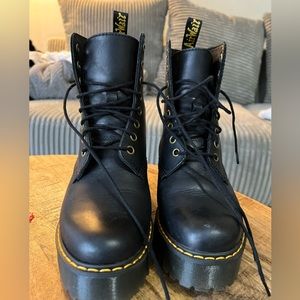 Dr. Martens Shriver Hi